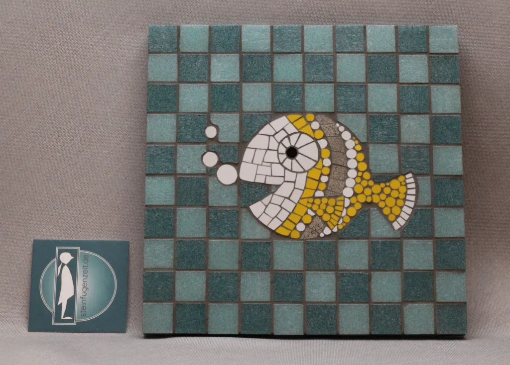 Mosaic wallart | "BLUBB" | Mosaikfisch von Steinfugenzeit