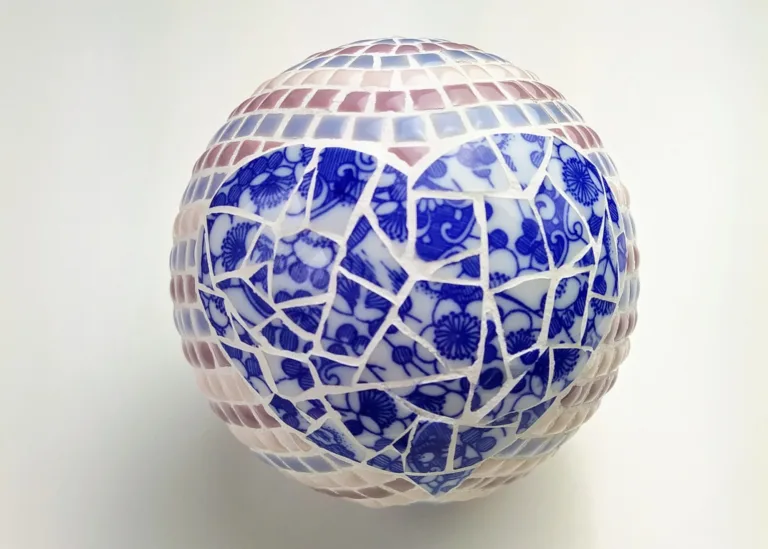 mosaic ball | "blue heart" | handmade by Steinfugenzeit